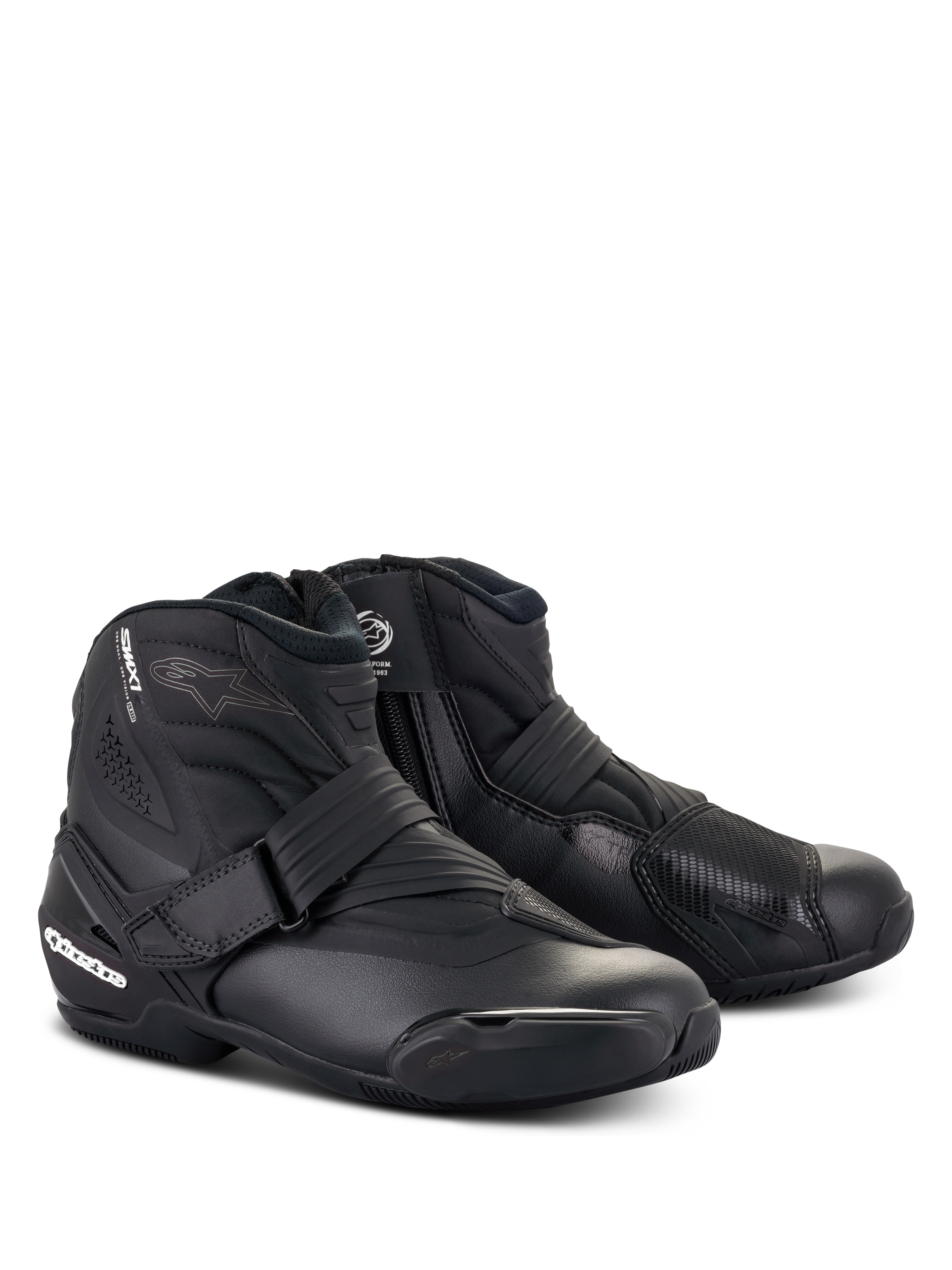 Alpinestars Stella SMX-1 R V2 Stiefel, niedrig geschnittene Motorradschuhe für Damen, Schwarz, mit Obermaterial aus Mikrofaser, TPU-Fersenkappe und Schaltpolster, Riemenverschluss und sportlichem aerodynamischem Profil.