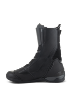 Alpinestars SP-X BOA Drystar Stiefel, mittelhohe Sport-Touring-Motorradstiefel, Schwarz, mediale Seitenansicht mit Mikrofaser- und Mesh-Konstruktion, verstärkter Fersenkappe und schlankem, schützendem Design für Straßenfahrten