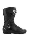 Alpinestars SMX-6 V3 Drystar Stiefel, schwarze Hochleistungs-Motorradstiefel in der Seitenansicht, mit weißen Logo-Akzenten, seitlicher TPU-Knöchelstütze, verstärkter Schienbeinplatte und flexiblen Mesh-Einsätzen.