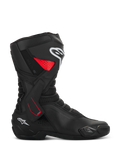 Alpinestars SMX-6 V3 Drystar motorlaarzen, sportieve motorlaarzen, zwart met rode en witte accenten, zijprofielaanzicht, waterdichte microvezelconstructie, laterale TPU-enkelbrace met rode details, witte logo's op het scheenbeen en de hiel, geïntegreerde teenslider en mesh flexzones