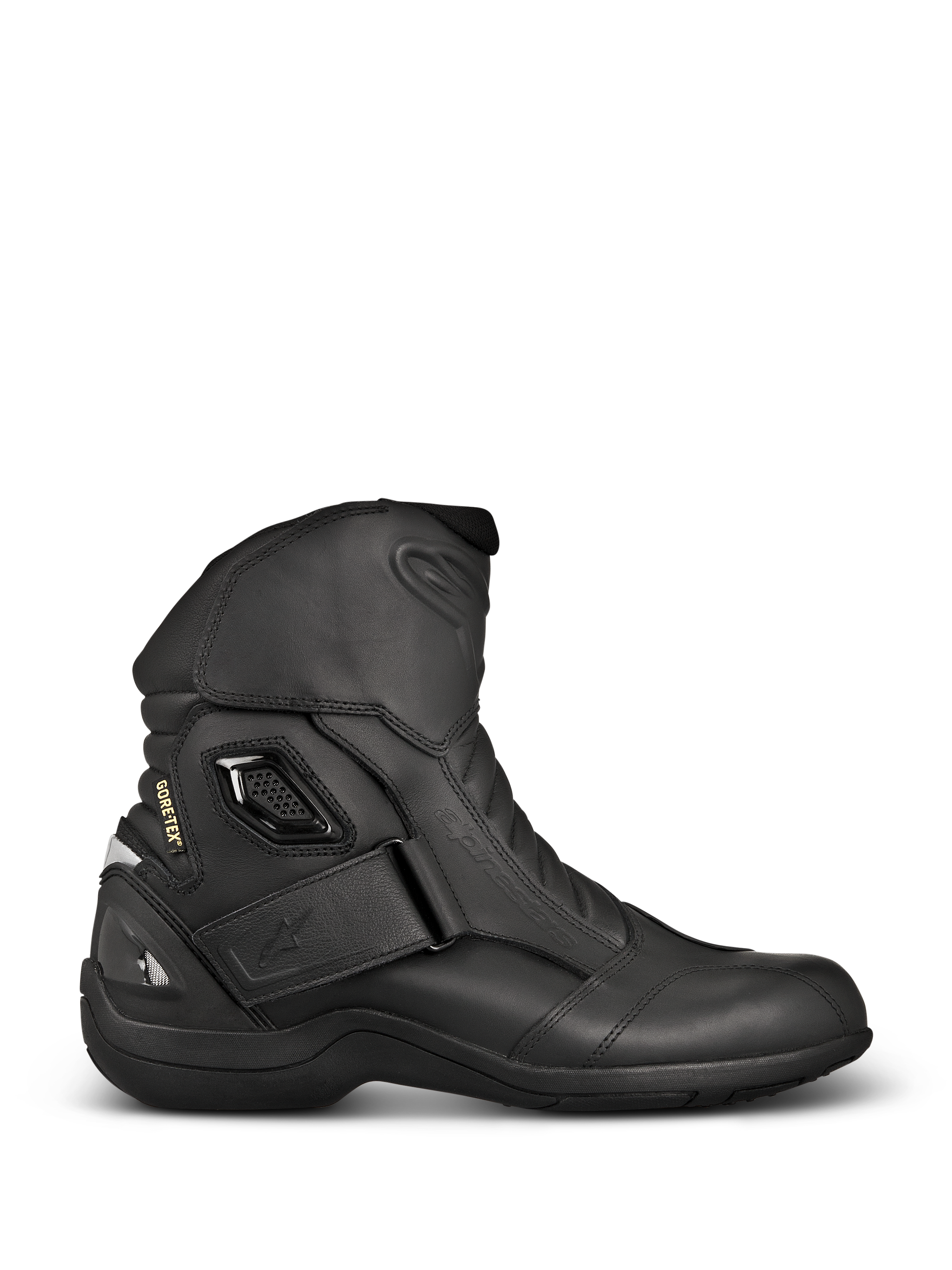 Alpinestars New Land GORE-TEX Stiefel, schwarze Motorrad-Touringstiefel, Seitenansicht aus Vollnarbenleder, Klettverschluss am Knöchel, GORE-TEX-Branding und verstärkte Ferse für wasserdichten Schutz.