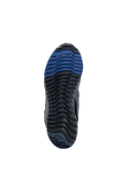 Alpinestars RT-8 GORE-TEX laarzen, zoolaanzicht met zwart en blauwe rubberen buitenzool, robuust profielpatroon en TPF-branding, ontworpen voor optimale tractie en loopcomfort op adventure touring-terrein