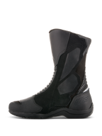 Alpinestars Air Plus V2 GORE-TEX Stiefel, Motorrad-Tourenstiefel, Schwarz, Seitenprofil-Ansicht, Multi-Material-Konstruktion mit belüftetem Mesh und Lederpaneelen, hochgeschnittenes Design mit verstärktem Schienbein- und Fersenschutz für Allwetter-Fahrten