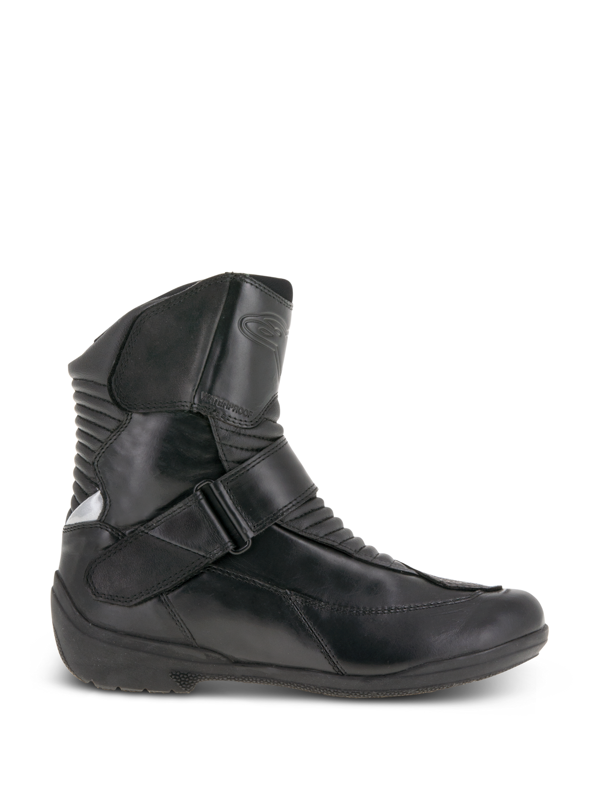Alpinestars Stella Valencia Waterproof, bottes de moto touring pour femme, noires, vue de profil, construction en cuir avec zones d'accordéon flexibles à l'avant et à l'arrière, sangle à boucle sur le cou-de-pied et semelle en caoutchouc texturée.