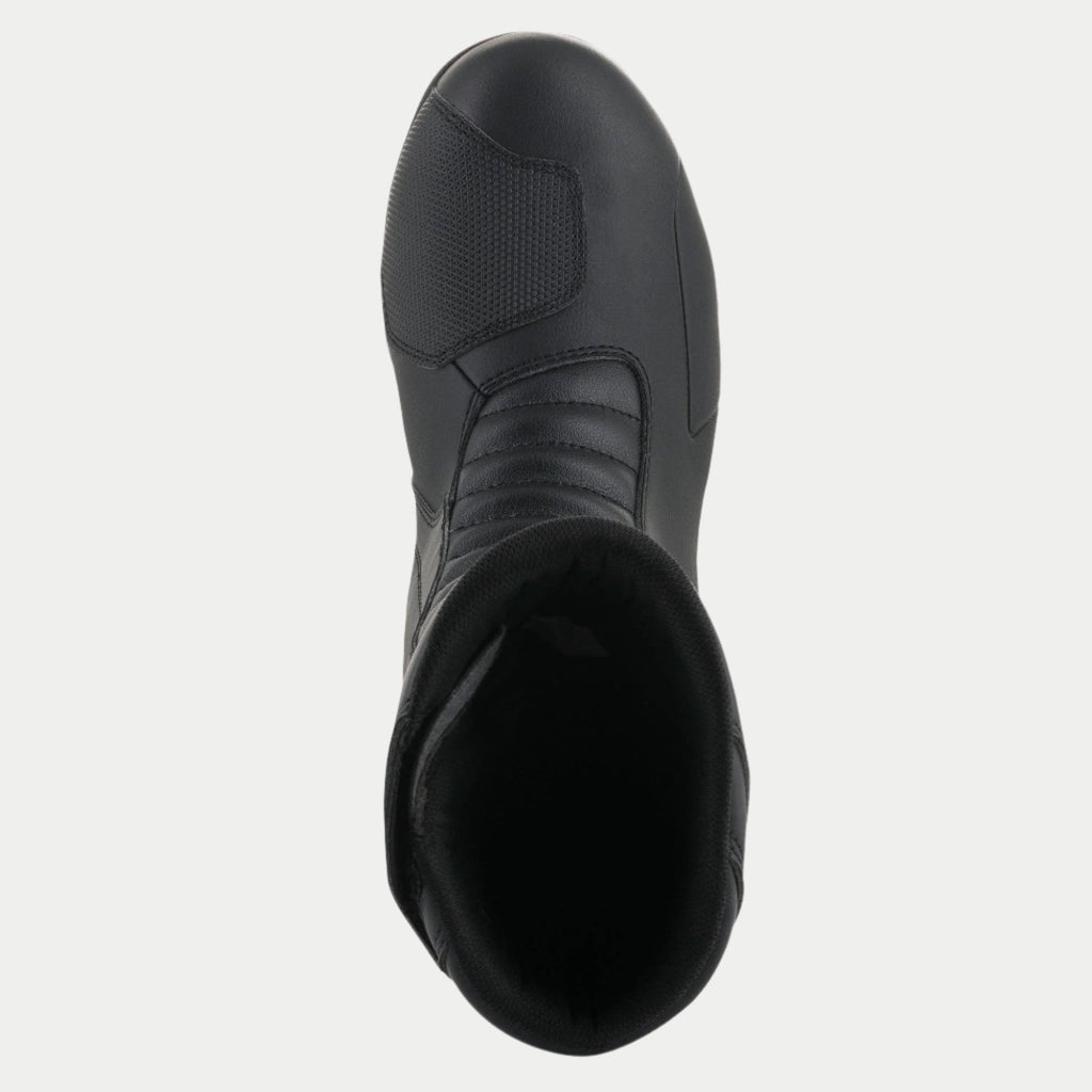 Bottes Alpinestars Origin Drystar®, noir, vue de dessus montrant la protection de sélecteur synthétique et la zone d'accordéon à l'avant, construction durable en microfibre, chaussures de moto imperméables pour le touring et l'aventure