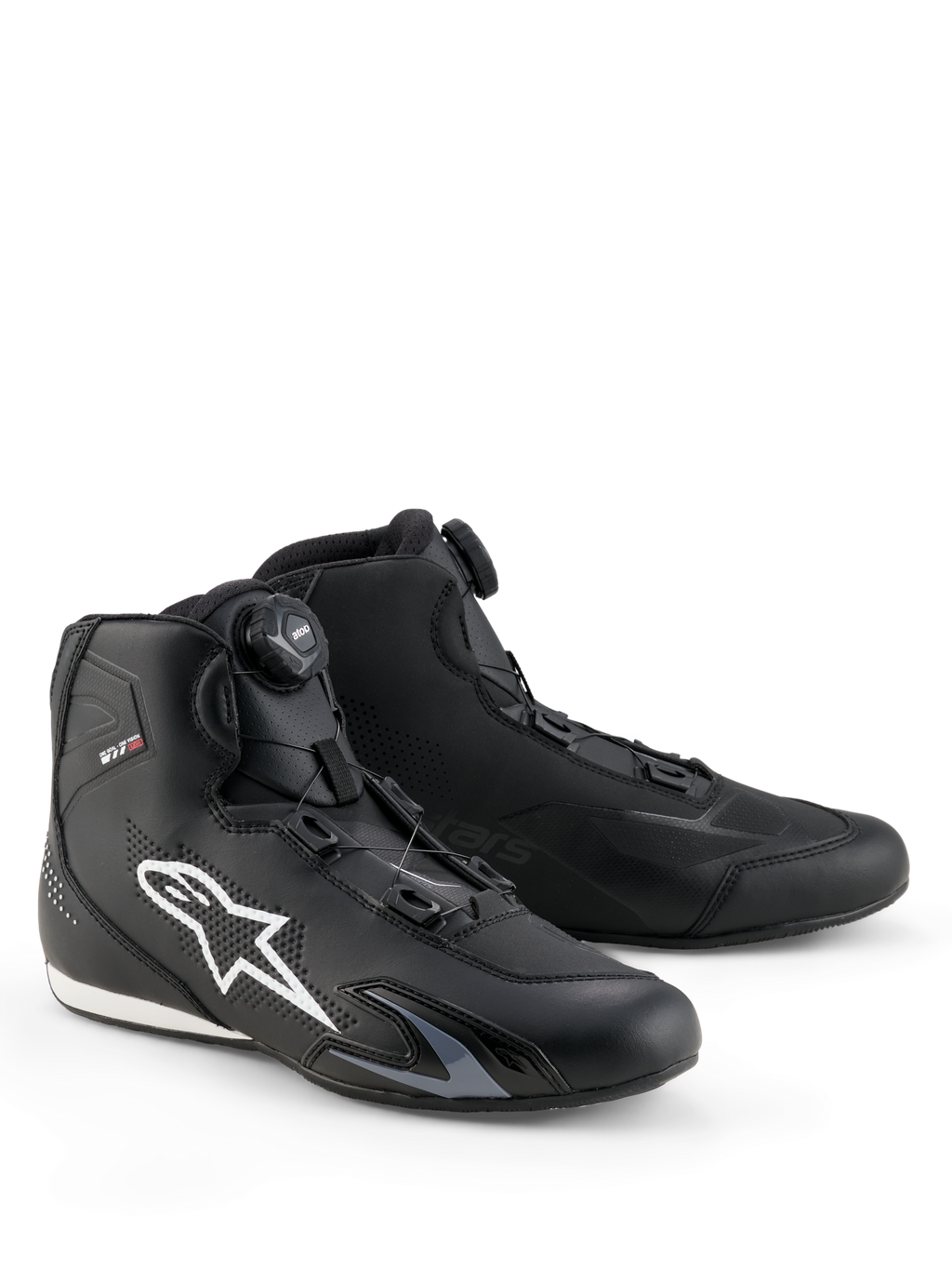 Chaussures Alpinestars Celer, chaussures de moto, noir et blanc, dotées du cadran du système de fermeture Rotor, grand logo Astar blanc sur le côté, construction technique en microfibre pour des performances sportives sur route