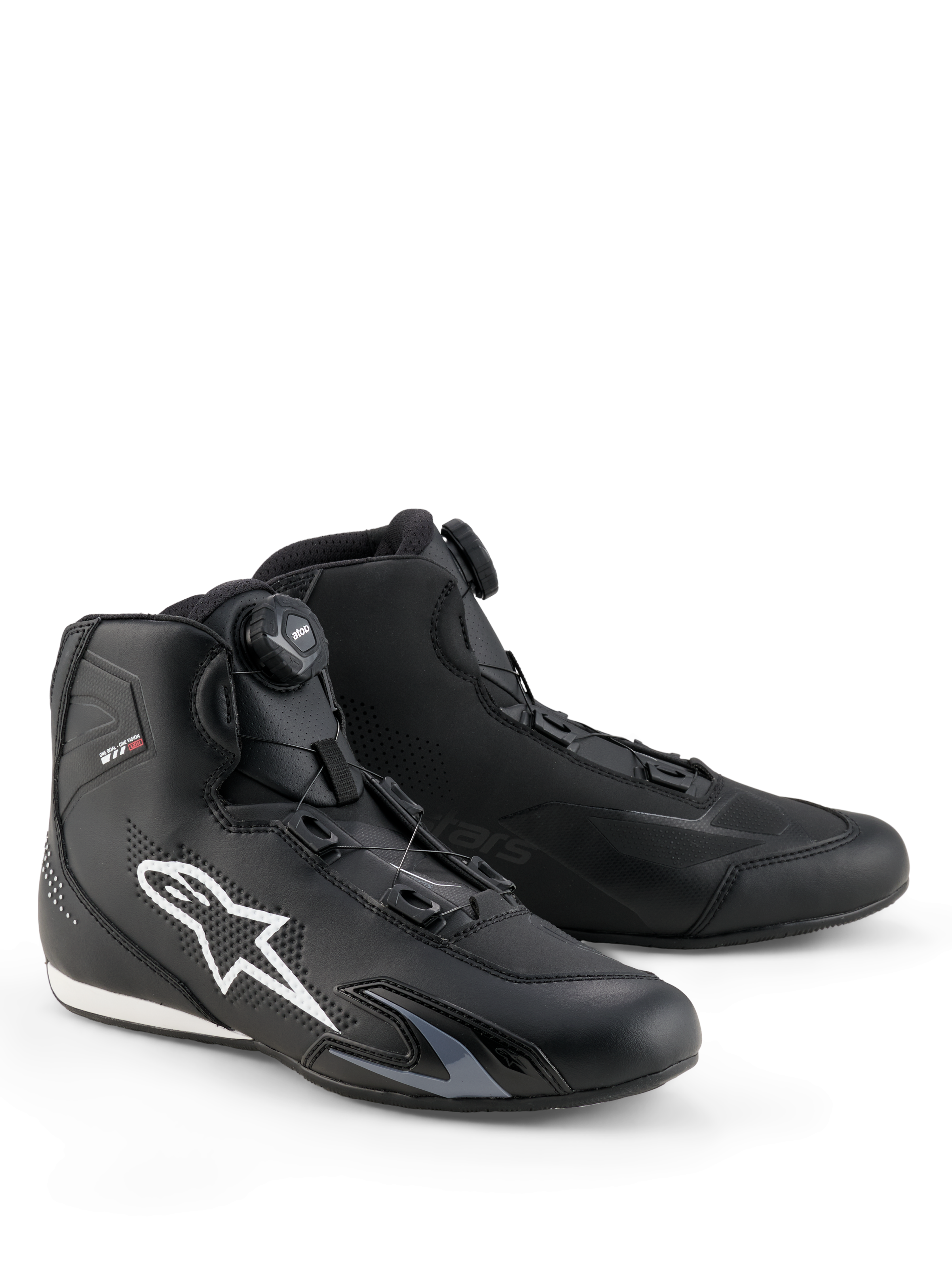 Chaussures Alpinestars Celer, chaussures de moto, noir et blanc, dotées du cadran du système de fermeture Rotor, grand logo Astar blanc sur le côté, construction technique en microfibre pour des performances sportives sur route