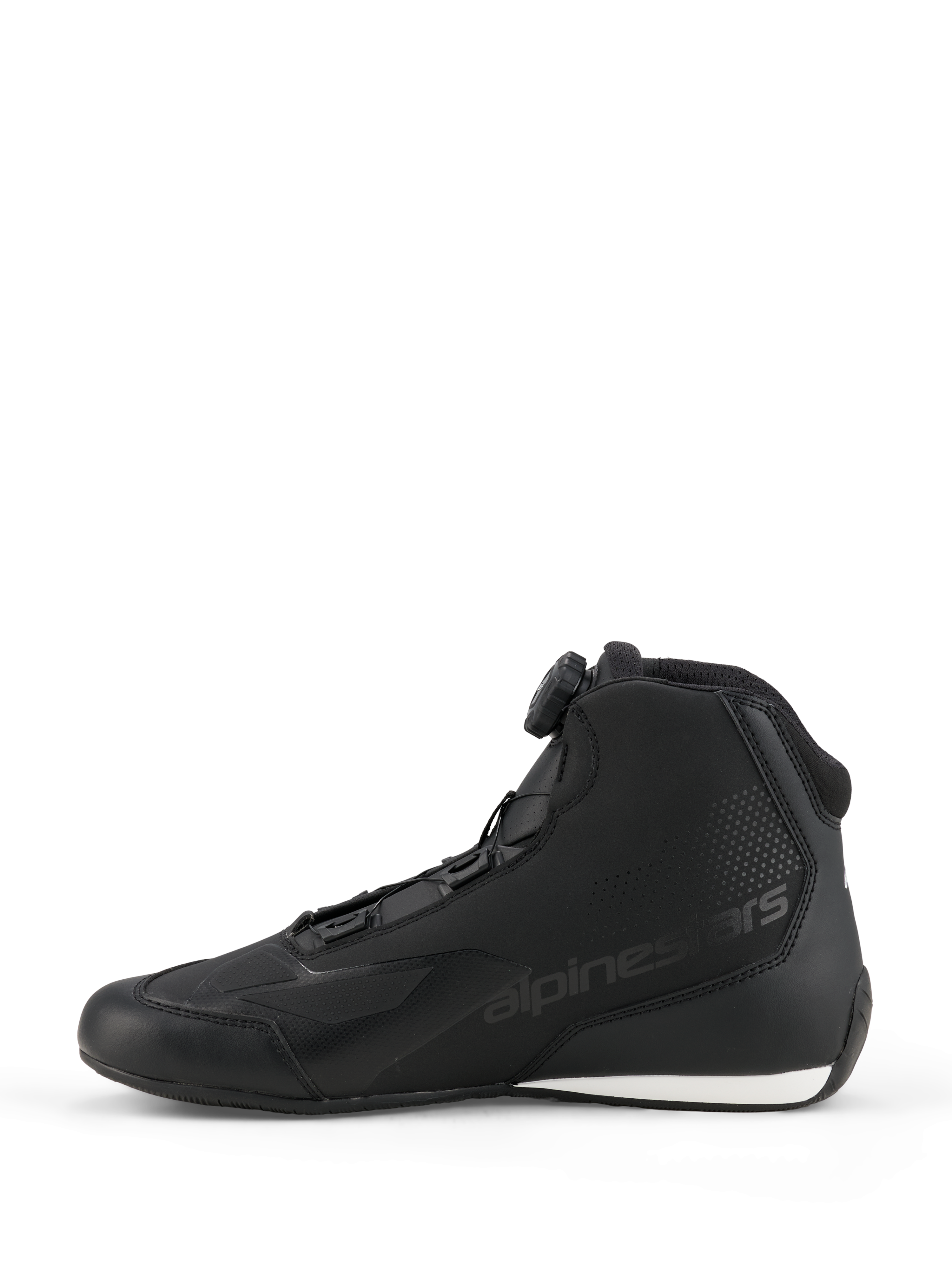 Chaussures Alpinestars Celer, chaussures de moto, noir et blanc, profil latéral présentant la molette du système de fermeture Rotor, construction élégante en microfibre avec logo embossé et contraste blanc sur le talon.