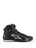 Chaussures Alpinestars Celer, chaussures de moto, noir et blanc, profil latéral avec grand logo étoile blanc, molette du système de fermeture Rotor pour l'ajustement, et silhouette sportive élégante axée sur la performance