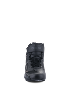 Alpinestars Faster-3 Rideknit® schoenen, motorschoenen, zwart zwart, vooraanzicht met veters en klittenbandsluiting rond de enkel, lichtgewicht constructie van microvezel en mesh