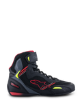 Alpinestars Faster-3 Rideknit® Schuhe, Motorradschuhe, Schwarz mit roten und neongelben Akzenten, Seitenprofil mit atmungsaktiver Mesh- und Mikrofaser-Konstruktion, High-Top-Design mit rotem Stern-Logo und verstellbarem Knöchelriemen