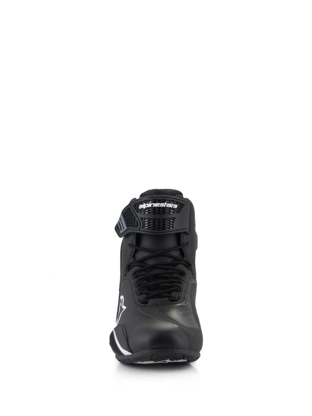 Chaussures Alpinestars Faster-4, chaussures de moto, noir et blanc, vue de face montrant la fermeture à lacets et la sangle de cheville ajustable en TPR avec le logo Alpinestars, design élégant et protecteur pour la conduite sur route