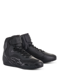 Alpinestars Damen Stella Faster-3 Rideknit® Schuhe, hochgeschnittene Motorrad-Sportschuhe in Schwarz Anthrazit, nahtlose Strickkonstruktion für Atmungsaktivität, Schnürverschluss mit Klettverschluss am Knöchel, Alpinestars-Logo an der Seite, verstärkte Schutzeinsätze, schlankes sportliches Design
