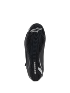Alpinestars Stella Faster-4 motorschoenen voor dames, onderaanzicht, zwarte rubberen zool met getextureerde grip, wit Alpinestars-logo en branding, ergonomisch ontwerp voor tractie en ondersteuning