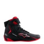 Alpinestars Honda Faster-4 schoenen, zwart-rode hoge motorschoen, strak microvezel ontwerp met gestreept sterlogo, rode zool en gevoerde binnenkant, Honda-branding op de hiel, performance motorsport-schoeisel