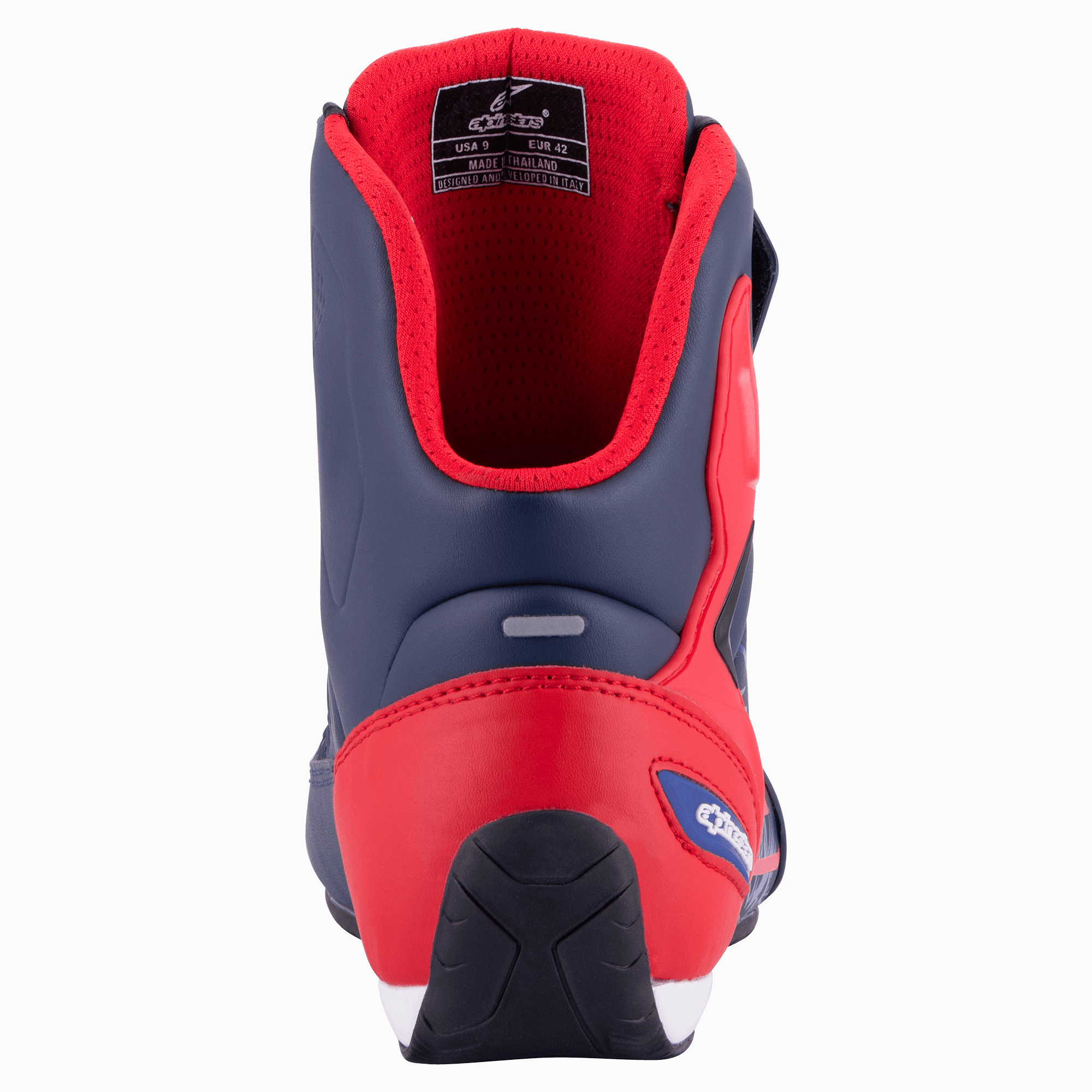 Alpinestars Austin Riding Shoe, Night Navy und Bright Red, Rückansicht mit verstärkter TPU-Fersenkappe, rotem Mesh-Futter und strukturierter Gummiaußensohle, sportliches Motorrad-Schuhwerk