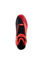 Alpinestars MM93 Faster-4-schoenen, motorfietsschoenen, Red Fluo Bright Red en zwart, bovenaanzicht met zwarte veters en rode klittenbandsluiting, asymmetrisch teendesign en gewatteerde binnenkant voor sportief rijden.