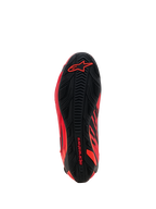 Alpinestars MM93 Faster-4 schoenen, motorschoenen, Red Fluo Bright Red en zwart, onderaanzicht van de zool met getextureerd rubberen grippatroon, rode Alpinestars-branding op de hiel en voorvoet, hoogwaardig race- en sportschoenontwerp