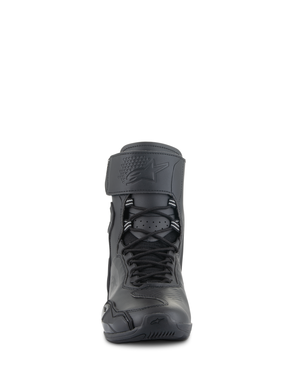 Alpinestars Superfaster motorschoenen, Black Black, vooraanzicht van hoge motorschoenen met een snelvetersysteem, brede strap aan de bovenkant met logo in reliëf, gestroomlijnd beschermend ontwerp