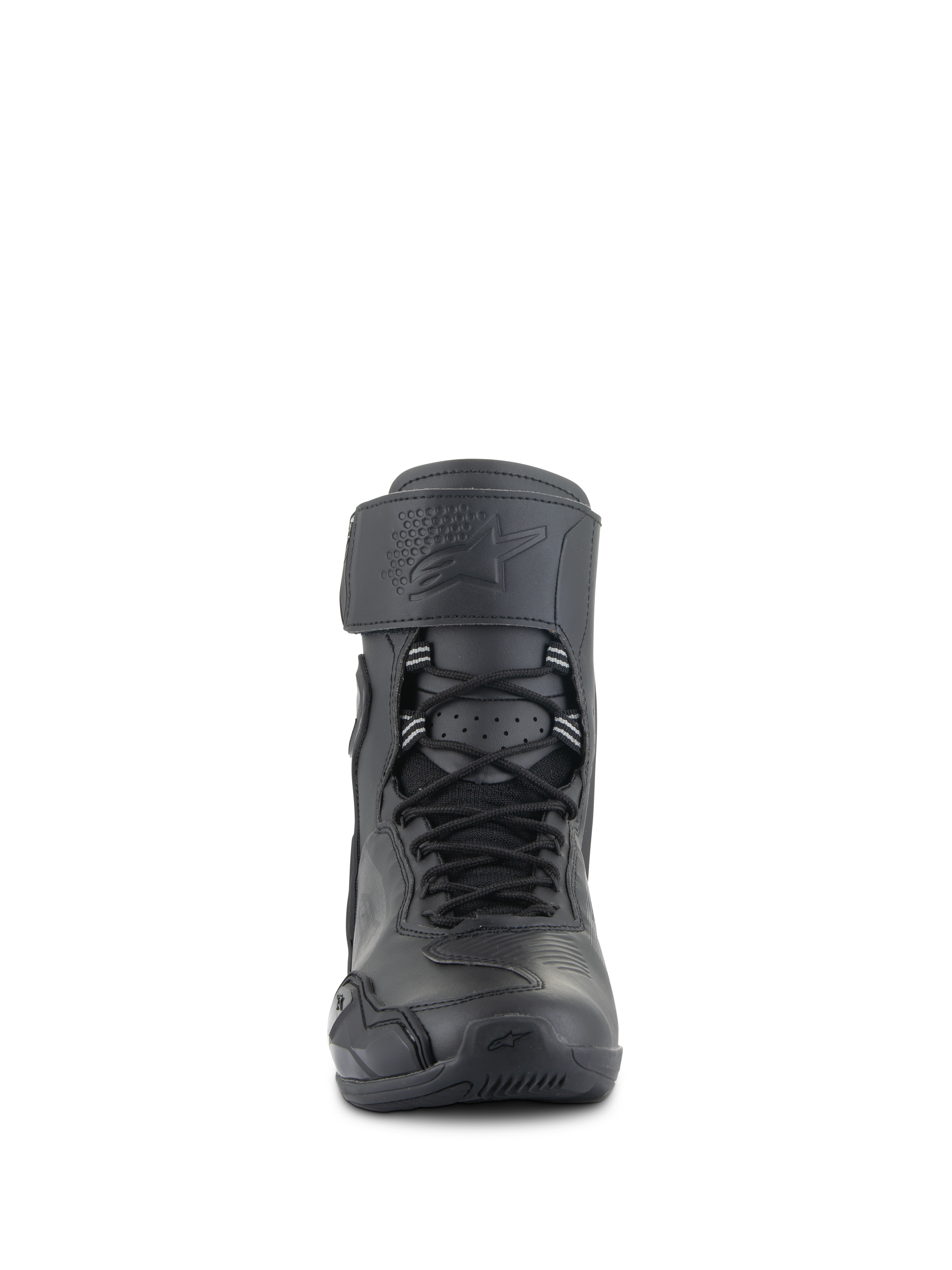Alpinestars Superfaster motorschoenen, Black Black, vooraanzicht van hoge motorschoenen met een snelvetersysteem, brede strap aan de bovenkant met logo in reliëf, gestroomlijnd beschermend ontwerp