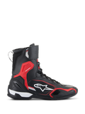 Chaussures Alpinestars Superfaster, chaussures de moto, noir, rouge vif et blanc, vue de profil avec un col montant, une protection contre les chocs en TPU rouge et le logo Alpinestars blanc, chaussures de route protectrices orientées sport