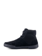 Chaussure Alpinestars Chrome Air, chaussure de moto urbaine, noir/noir, vue de profil, design de baskets montantes avec construction en mesh respirant et daim fendu, semelle plate en caoutchouc