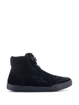 Alpinestars Chrome Air schoen, urban motorschoen, Black Black, zijaanzicht, met een bovenwerk van gespleten suède en mesh, casual sneaker-silhouet met geïntegreerde enkelbescherming voor rijden op de weg