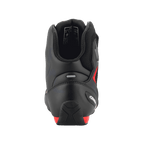 Alpinestars FQ20 Faster-3 Rideknit® Schuhe, Schwarz und leuchtendes Rot, Rückansicht mit Fokus auf die konturierte Fersenkappe, den Reflexstreifen und den gepolsterten Knöchelbereich, technisches Motorrad-Schuhwerk