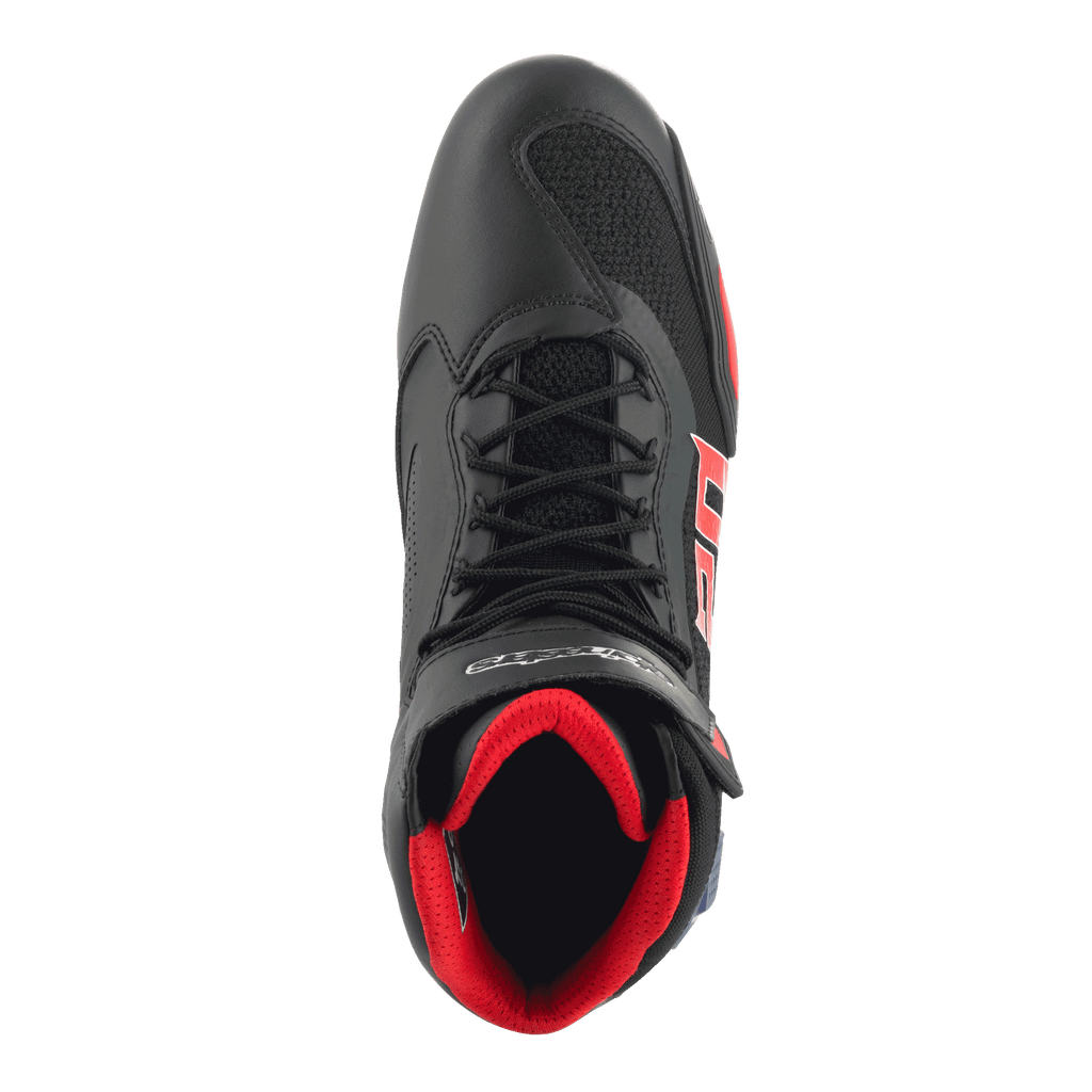 Alpinestars FQ20 Faster-3 Rideknit® Schuhe, Motorradschuhe, Schwarz mit leuchtend roten und blauen Akzenten, Draufsicht mit atmungsaktivem Rideknit®-Mesh, Schnürsystem und gepolstertem rotem Innenfutter