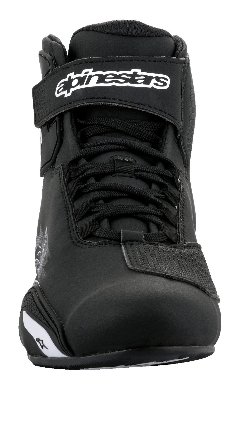 Alpinestars Sektor Shoes, chaussures de moto, noir et blanc, vue de face avec système de laçage rapide et sangle de cheville à scratch avec logo blanc, construction en microfibre pour la conduite sur route