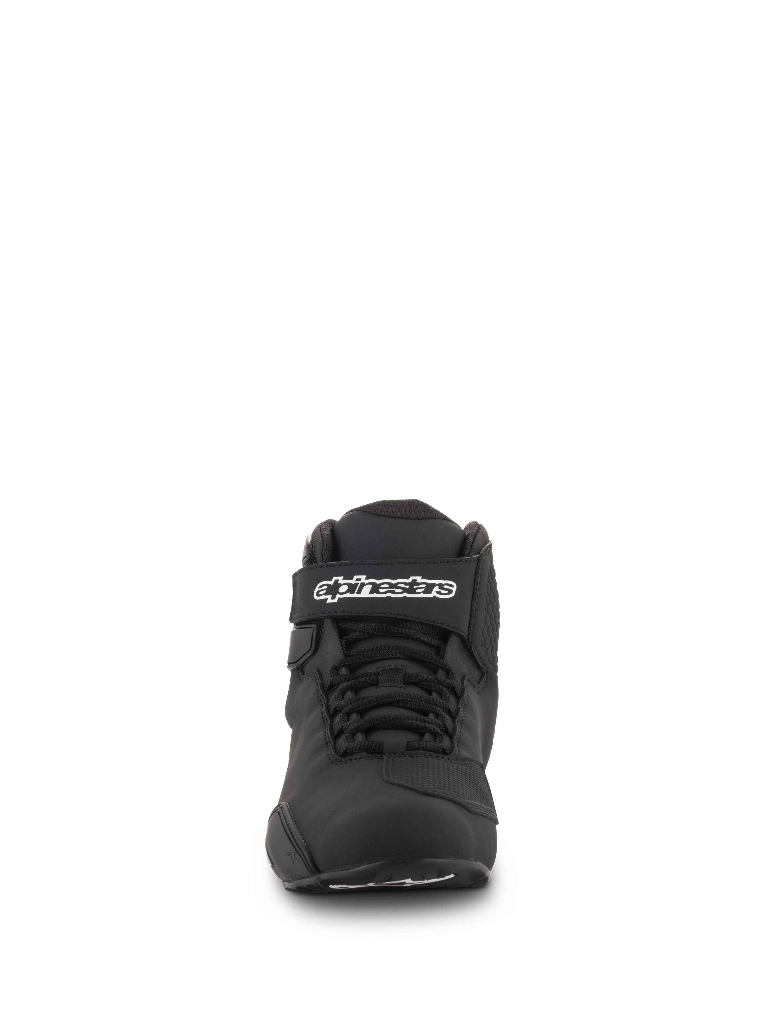 Alpinestars Sektor schoenen, zwart, vooraanzicht, voorzien van snelvetersysteem en enkelbandje met Alpinestars-logo, lichtgewicht microvezel motorschoenen
