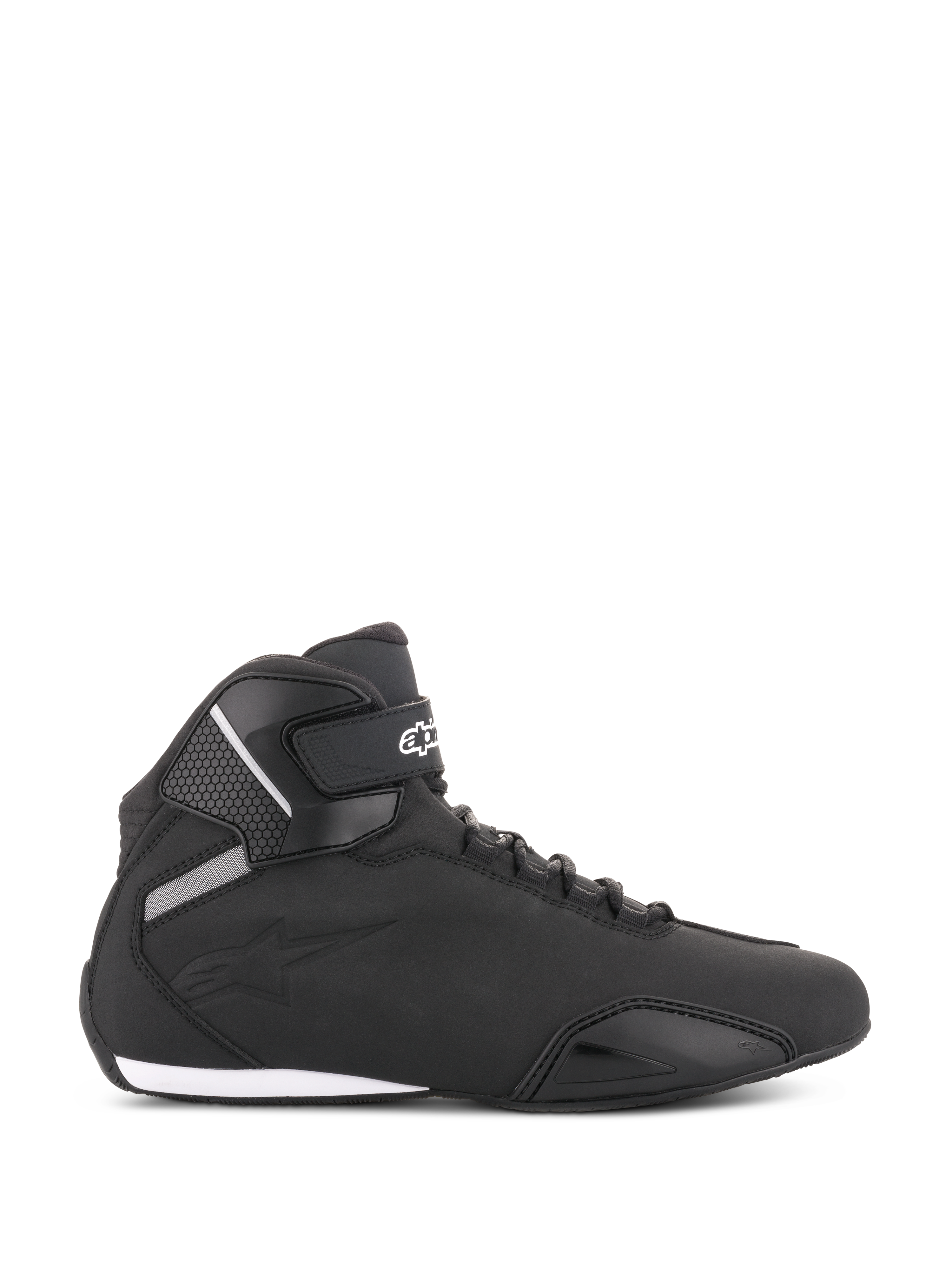 Alpinestars Sektor schoenen, zwarte motorrijdschoenen, zijaanzicht, strakke microvezelconstructie met versterkte neus en enkelband, wit Alpinestars-logo, sportief gestileerde beschermende schoenen.
