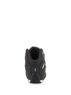 Alpinestars Sektor schoenen, zwart, achteraanzicht, toont hielconstructie met reflecterend detail en getextureerd zijpaneel, lichtgewicht microvezel motorschoeisel voor sport- en weggebruik