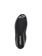 Alpinestars Sektor schoenen, zwarte motorrijschoenen, onderaanzicht met getextureerde rubberen zool, wit Alpinestars ster-logo op de neus en merknaam op de hiel, ontworpen voor grip en duurzaamheid