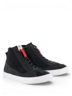 Alpinestars Stated Schuhe, urbane Motorrad-Sneaker im Retro-Skate-Stil, Schwarz und Weiß, aus Nubuk und Wildleder.