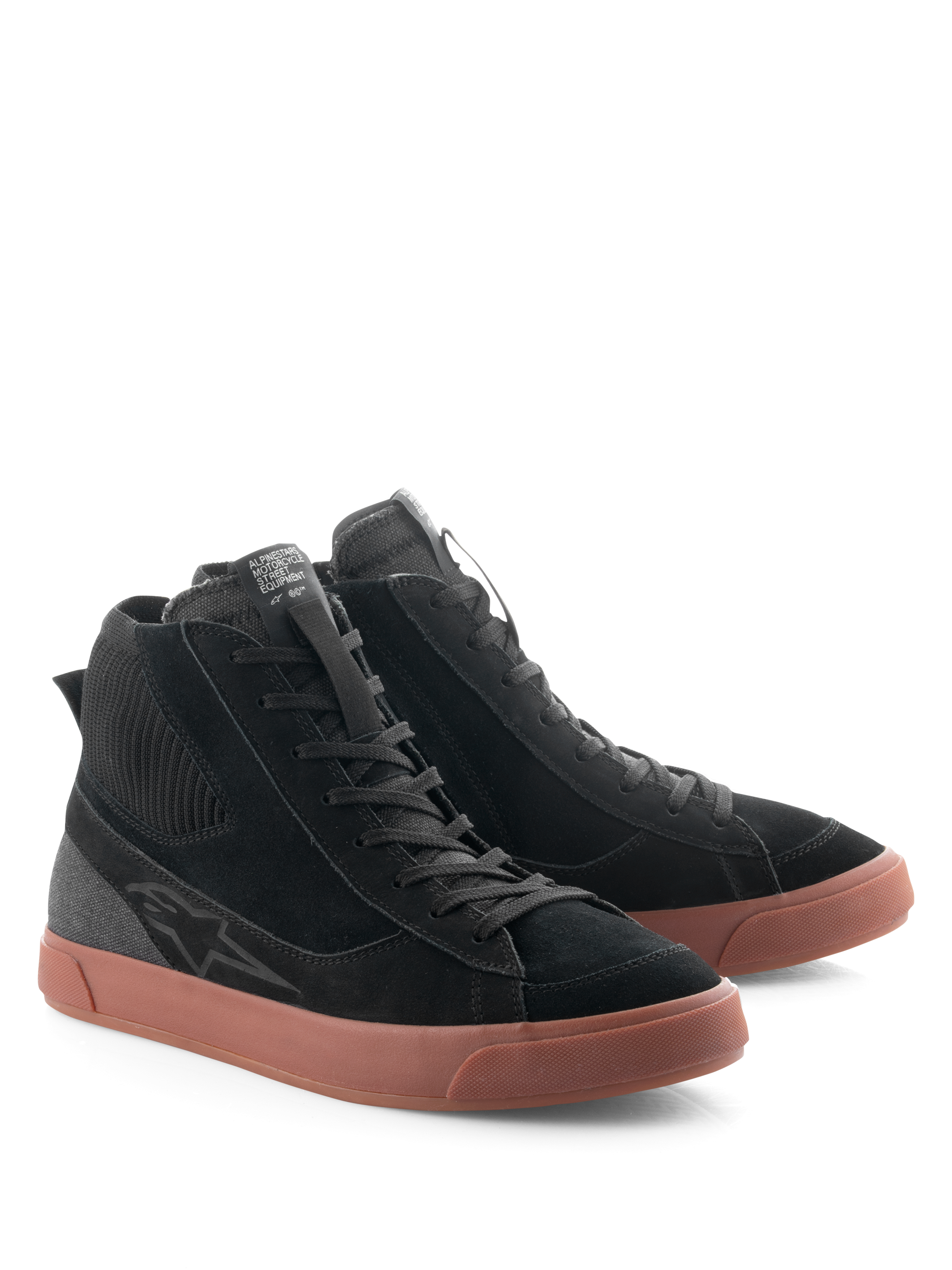 Alpinestars Stated schoenen, stedelijke motorschoenen, zwart en gum, hoog model met bovenwerk van zwart suède en canvas, bruine gevulkaniseerde rubberen zool, retro skate-geïnspireerd ontwerp voor gebruik op straat en de weg