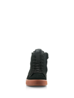 Alpinestars Stated Shoes, urban motorschoenen, Black Gum, vooraanzicht met zwart nubuck en suède bovenwerk, klassieke veters en getextureerde gumzool, op skate geïnspireerd beschermend schoeisel