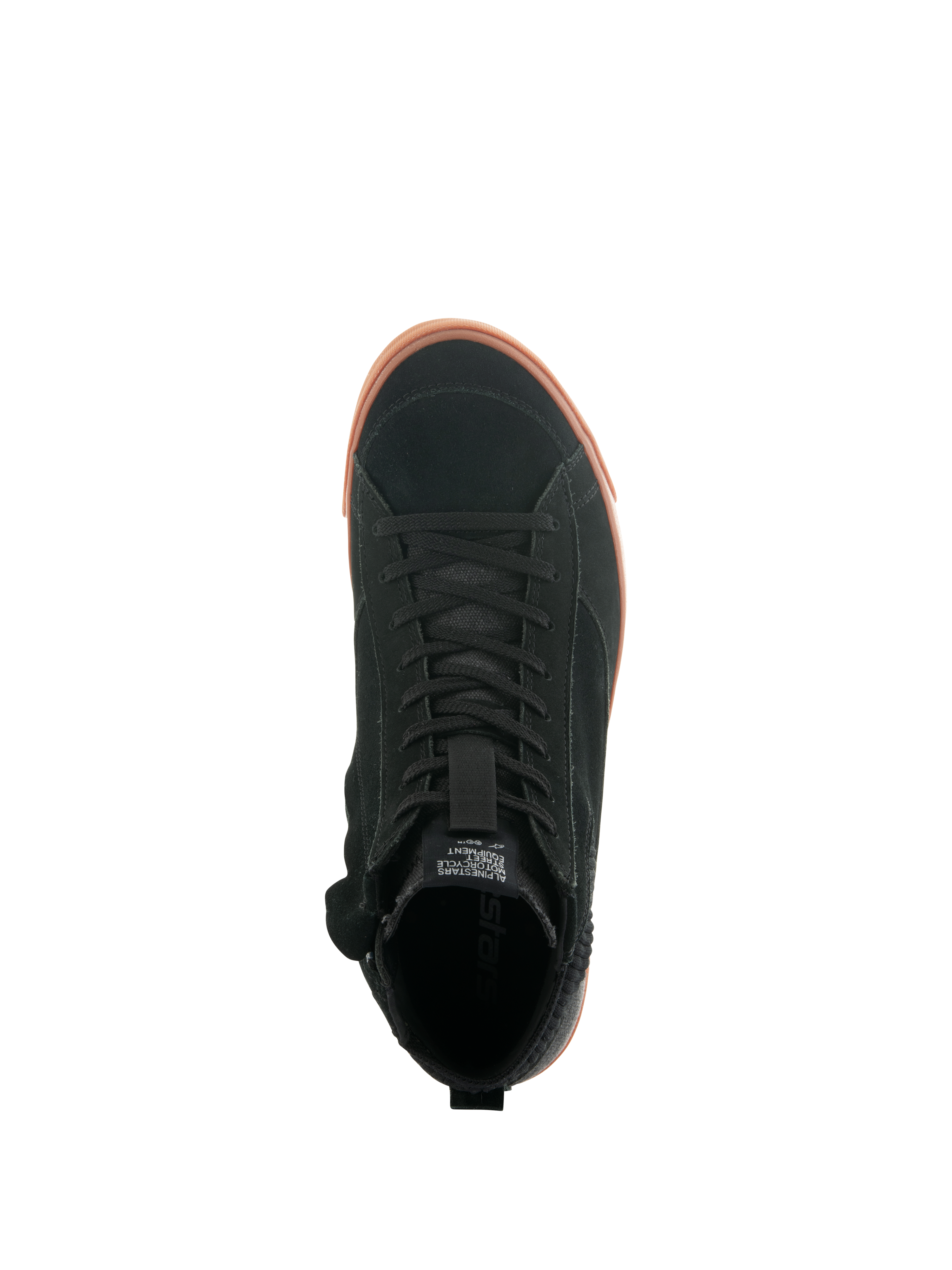 Alpinestars Stated Shoes, bovenaanzicht van urban motorschoen, zwart suède bovenwerk met gumkleurige gevulkaniseerde zool, minimalistisch op skate geïnspireerd ontwerp, klassieke veters en street sneaker styling.