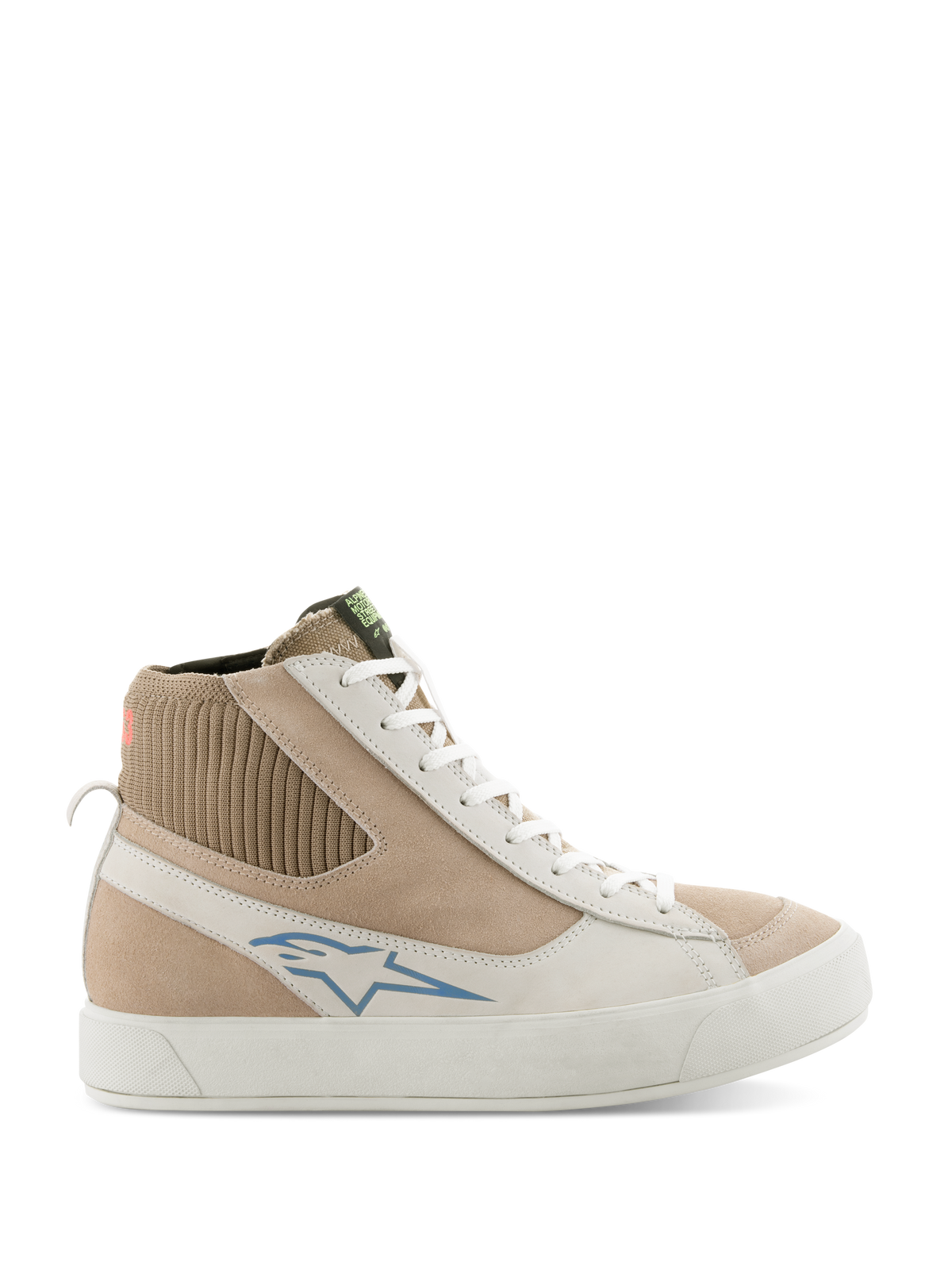 Alpinestars Stella Stated Podium damesschoenen, hoge motorsneakers, wit en lichtgrijs, beige suède en leren bovenwerk, blauw Alpinestars logo, geribbelde gebreide enkelkraag, dikke witte gevulkaniseerde zool, retro skate-stijl