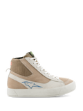 Alpinestars Stella Stated Podium damesschoenen, hoge motorsneakers, wit en lichtgrijs, beige suède en leren bovenwerk, blauw Alpinestars logo, geribbelde gebreide enkelkraag, dikke witte gevulkaniseerde zool, retro skate-stijl