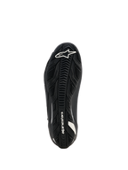 Chaussures de moto Alpinestars Stella Faster-4 Drystar pour femme, noires, vue de la semelle montrant une semelle extérieure en caoutchouc texturé avec logo et marquage Alpinestars blancs, conçue pour une adhérence et une durabilité supérieures.