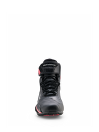 Chaussures Alpinestars Stella Faster-4 Drystar®, chaussures de moto pour femme, noir, gris et corail fluo, vue de face avec fermeture à lacets, sangle de cheville protectrice avec logo et accents corail
