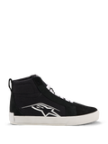 Alpinestars Ride-63 Canvas Schuhe, urbane Motorradschuhe, Schwarz und Weiß, großes weißes Astars-Logo an der Seite, dicke weiße flache Sohle, weiße Schnürsenkel, lässiges High-Top-Sneaker-Design
