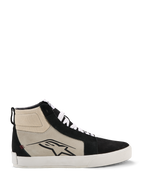 Alpinestars Ride-63 Leder-Schuhe, High-Top Motorrad-Sneaker, Schwarz, Cool Gray und Weiß, Seitenprofil mit schwarzem A-Star-Logo, weiße vulkanisierte Sohle, Wildlederverstärkungen, weiße Schnürsenkel, urbane Freizeit-Motorsport-Fußbekleidung