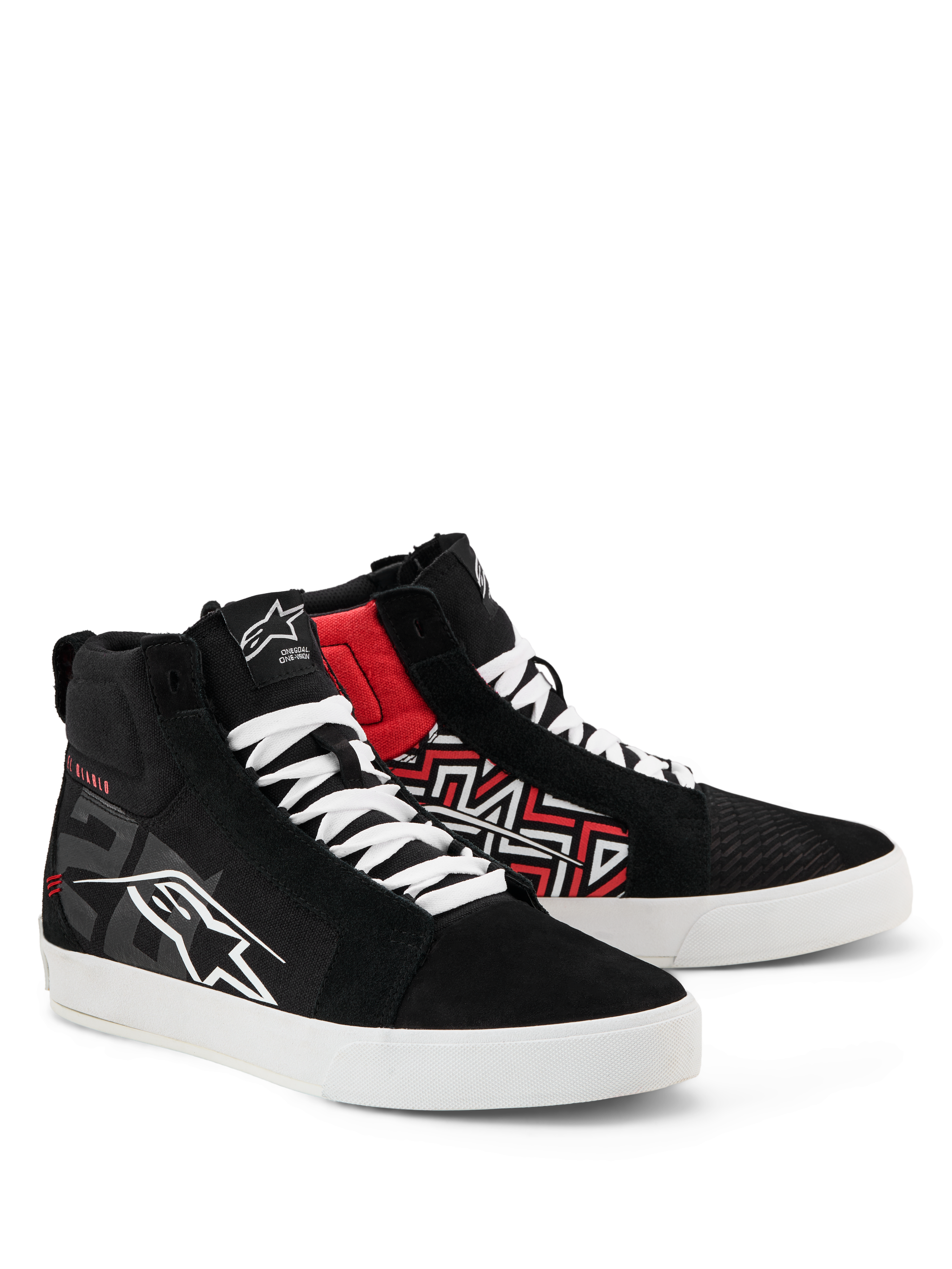 Alpinestars FQ20 Ride-63 Canvas schoenen, casual straatrijschoenen, zwart, wit en felrood, hoog canvas model met witte veters en zolen, voorzien van Alpinestars-logo's en rode geometrische graphics, motorsport-geïnspireerde lifestyle-schoenen