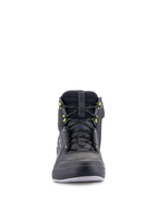 Alpinestars Chrome Drystar® schoenen, stedelijke motorschoenen, zwart donkergrijs en fluogeel, vooraanzicht met veters met gele accenten, hoge constructie van leer en suède, waterdicht casual streetwear-ontwerp
