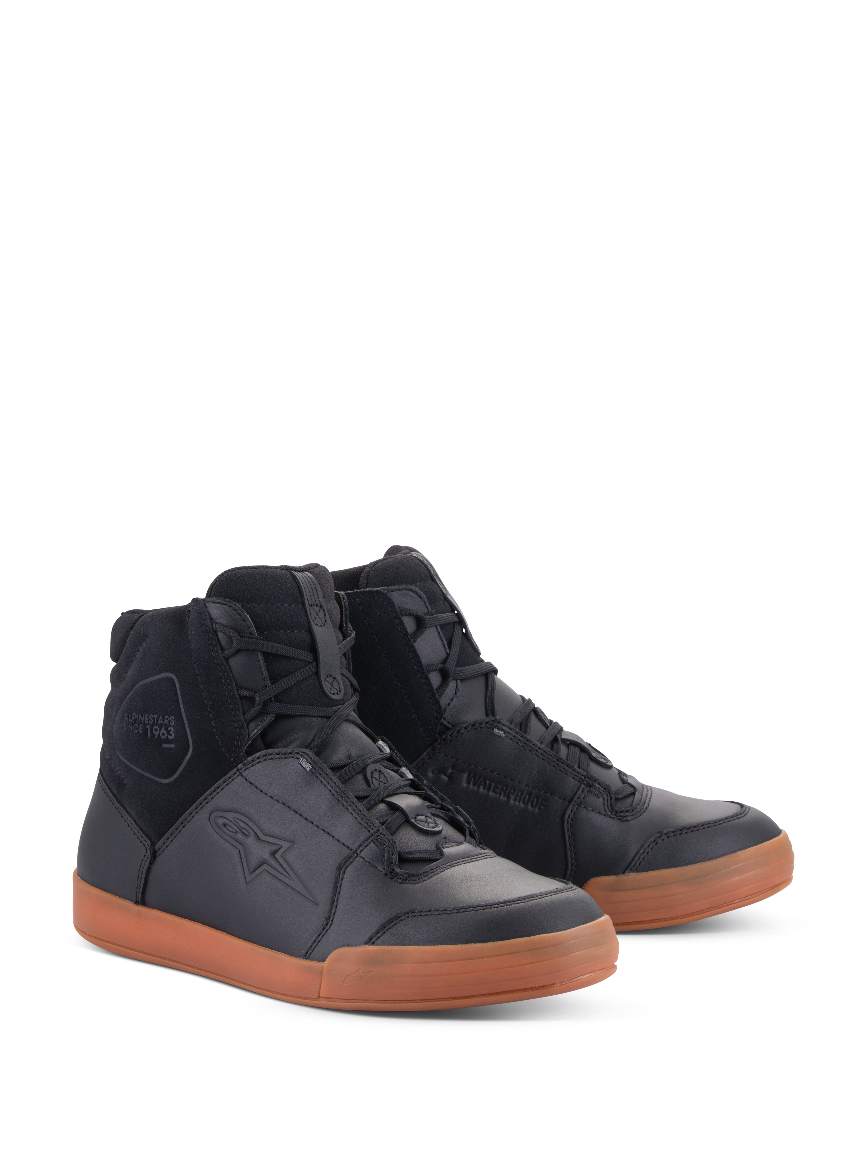 Chaussures Alpinestars Chrome Drystar®, chaussures de moto urbaines imperméables, tige en cuir noir et daim avec semelle en gomme marron, design de basket montante, équipement de conduite décontracté avec caractéristiques de protection