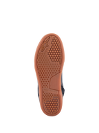 Chaussures Alpinestars Chrome Drystar®, vue de la semelle, semelle extérieure en caoutchouc couleur gomme avec motif d'adhérence hexagonal, chaussures de moto urbaines décontractées, coloris Noir Noir Gomme