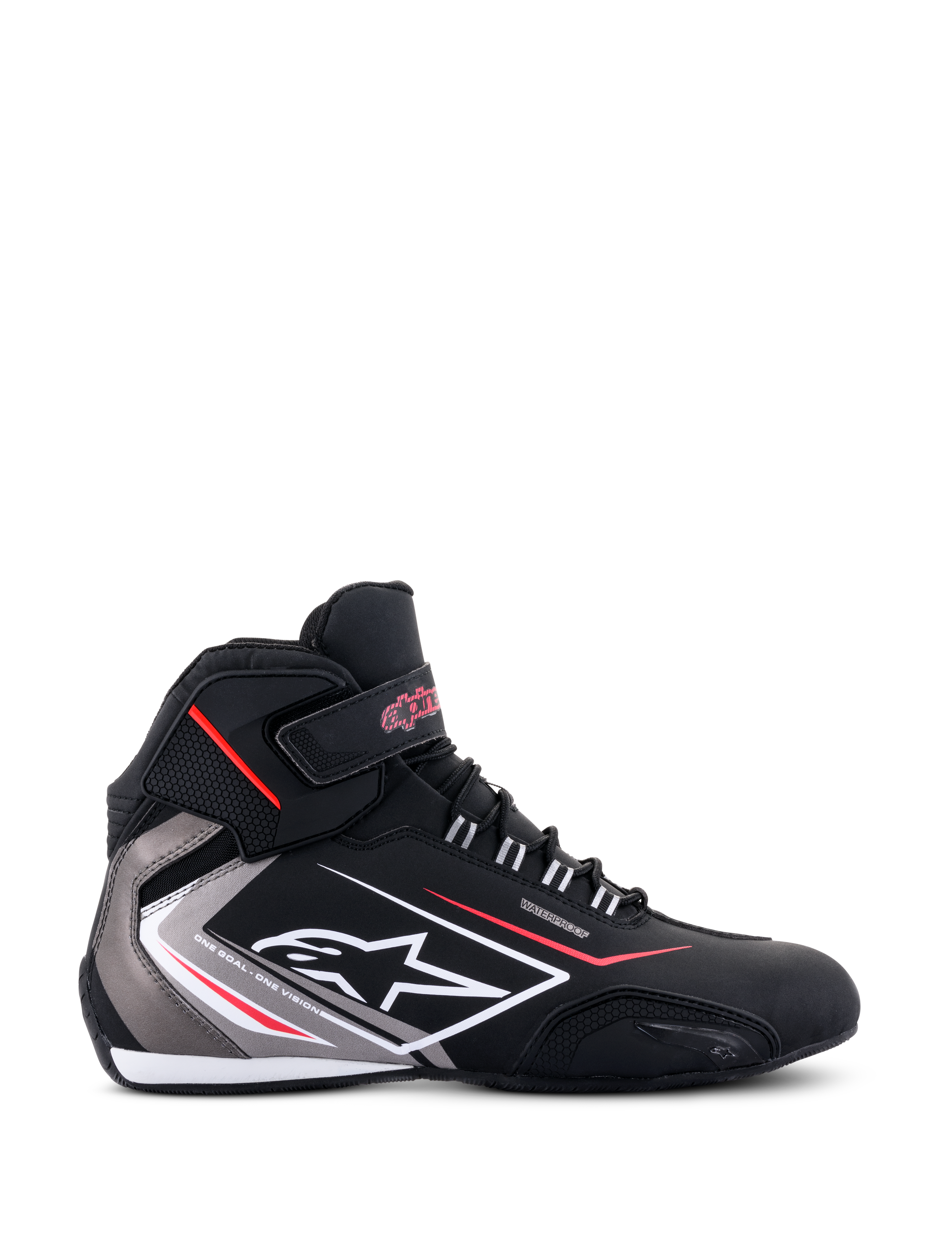 Alpinestars Sektor Wasserdichte Schuhe, Motorradschuhe, Schwarz, Weiß und Grau mit roten Akzenten, Profilansicht mit weißem Alpinestars-Logo und Branding der wasserdichten Membran, leichte Mikrofaser-Konstruktion, schlankes sportliches Design für Straßen-Performance bei jedem Wetter