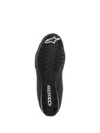 Alpinestars Sektor Waterproof Schuhe, Schwarz, Ansicht der Unterseite der Gummimischungssohle, spezielles Profil für Wasserableitung und Grip, weißes Stern-Logo und Alpinestars-Schriftzug.